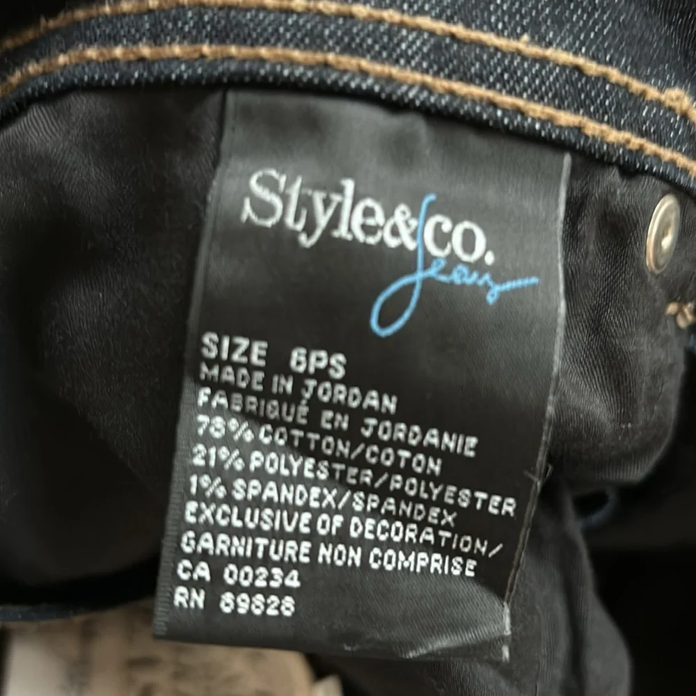NWT Style & Co. Dark Wash Natural Fit Jeans (Sits at Natural Waist) Size 6 Short